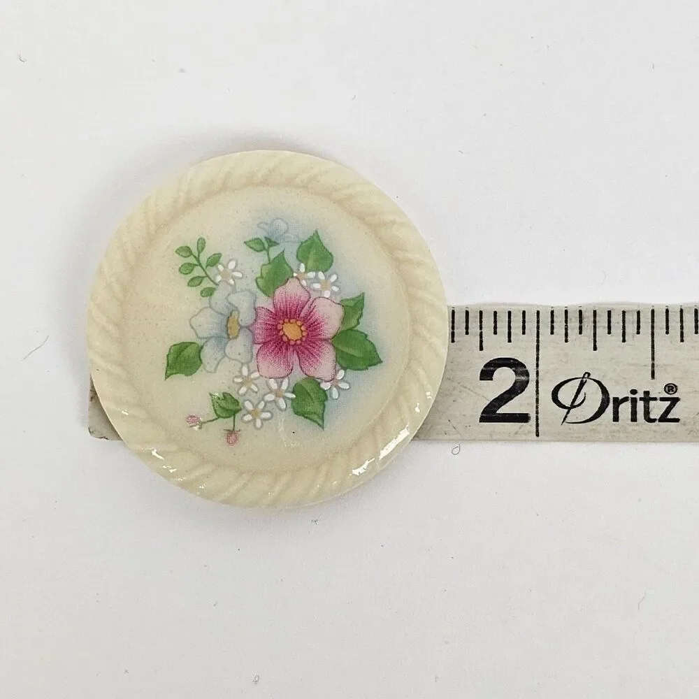 Vintage AVON 1984 SPRING BOUQUET Porcelain Round‎ Disc Brooch Pin Floral Design
